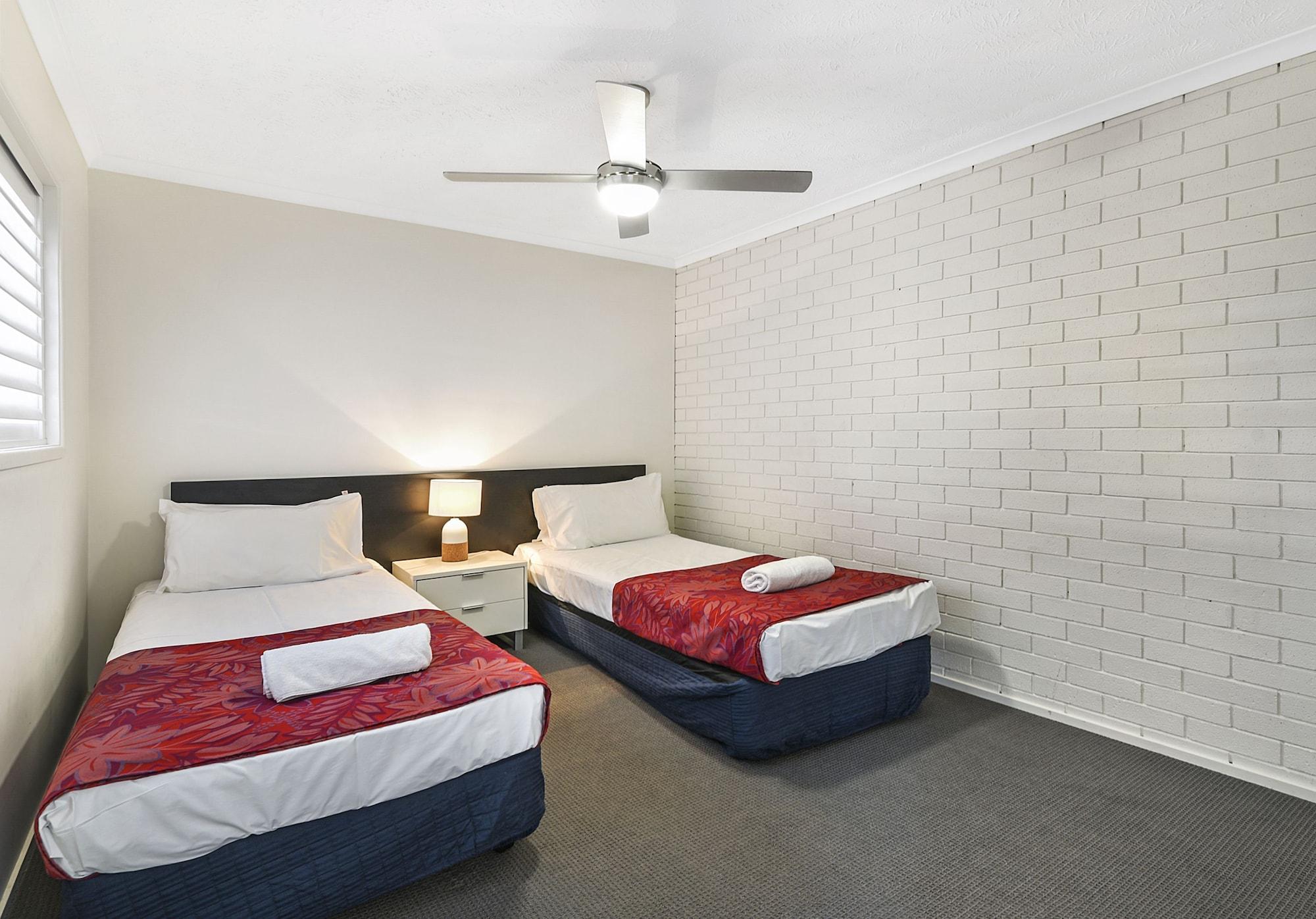Broadbeach Travel Inn Apartments Gold Coast Bagian luar foto