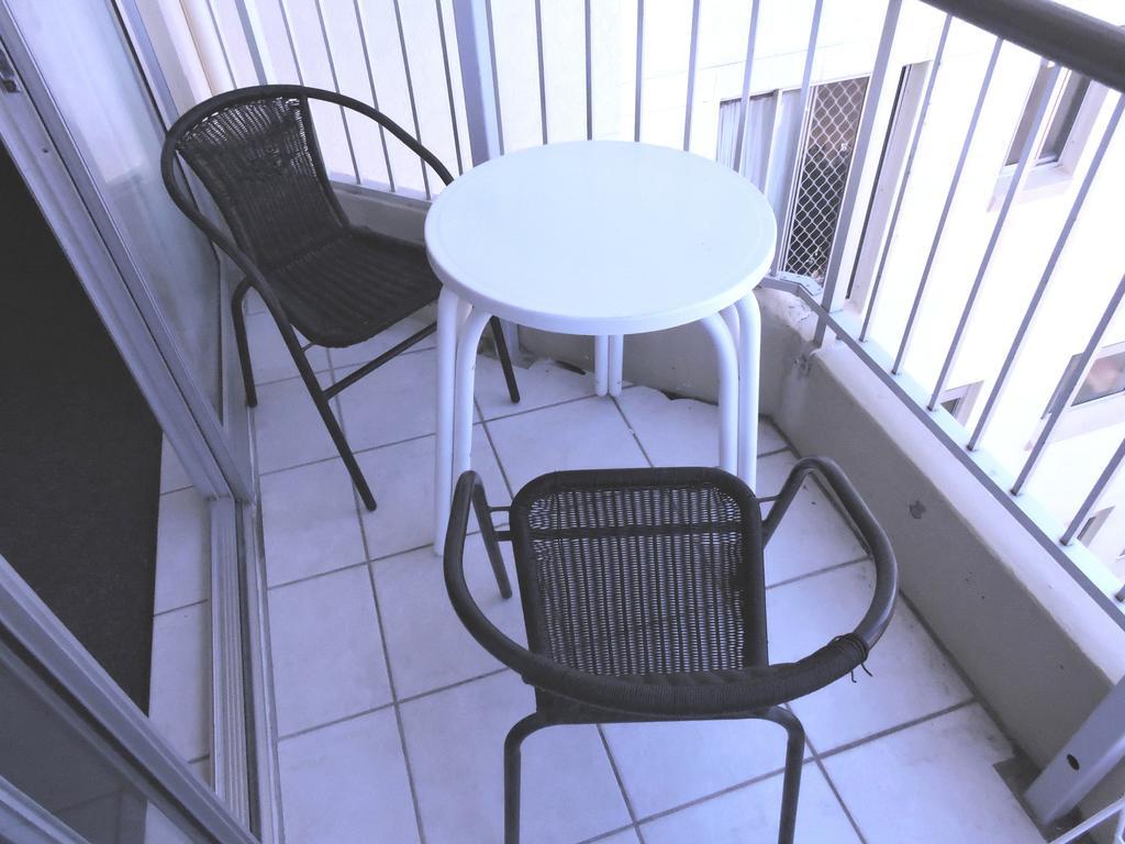 Broadbeach Travel Inn Apartments Gold Coast Bagian luar foto