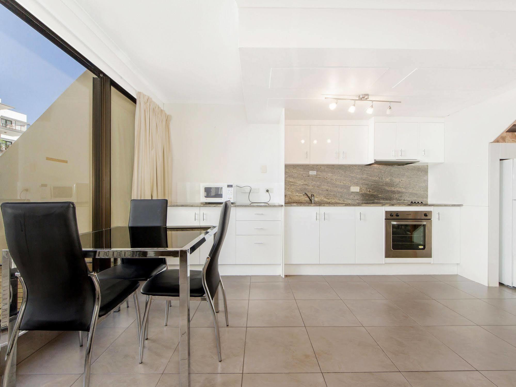 Broadbeach Travel Inn Apartments Gold Coast Bagian luar foto