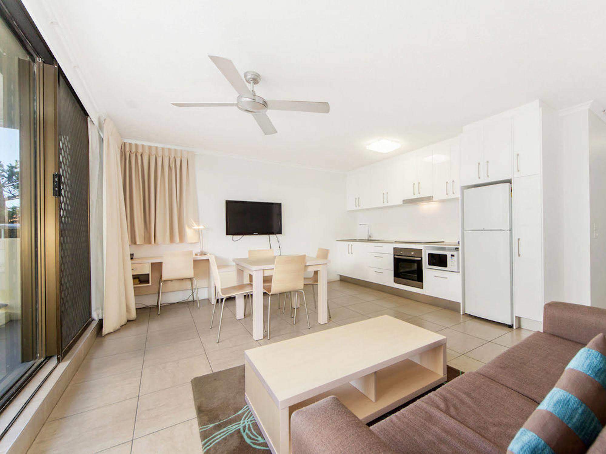 Broadbeach Travel Inn Apartments Gold Coast Bagian luar foto